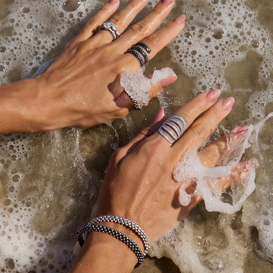 Pulseiras em ouro 18K de Carla Amorim