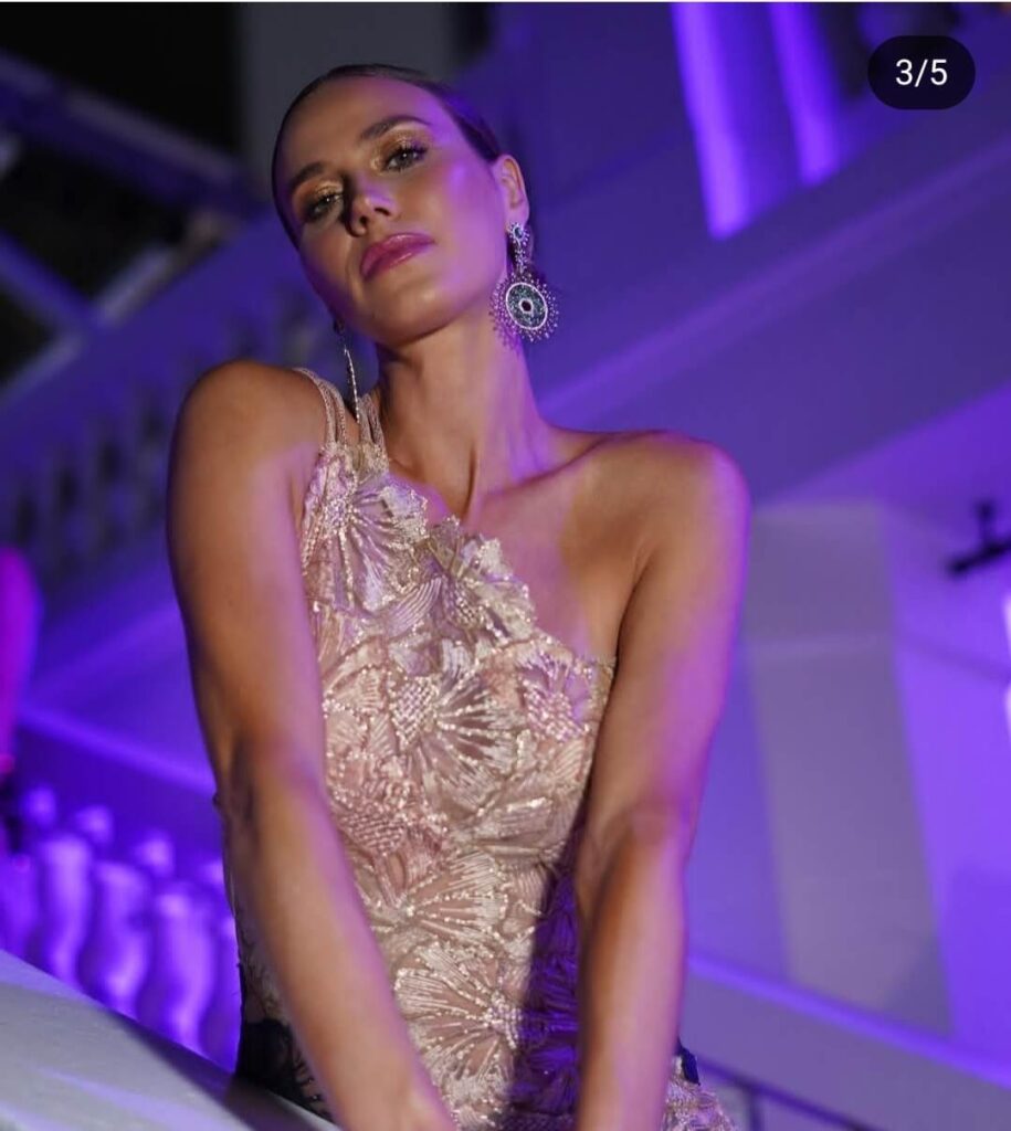 Renata Kuerten usa joias Carla Amorim