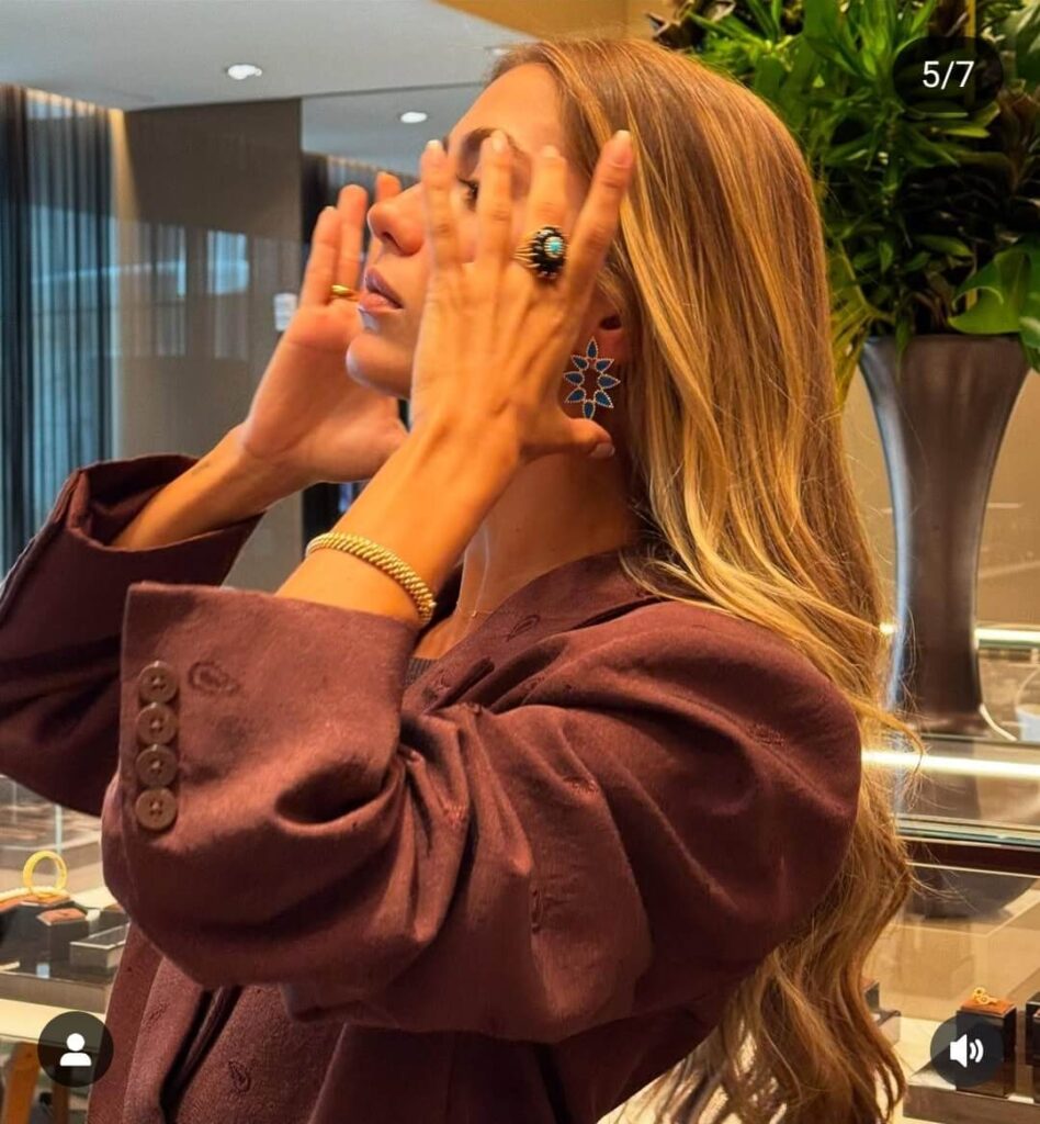Antonella Marcondes usa joias Carla Amorim