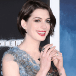 Anne Hathaway usa joias Carla Amorim
