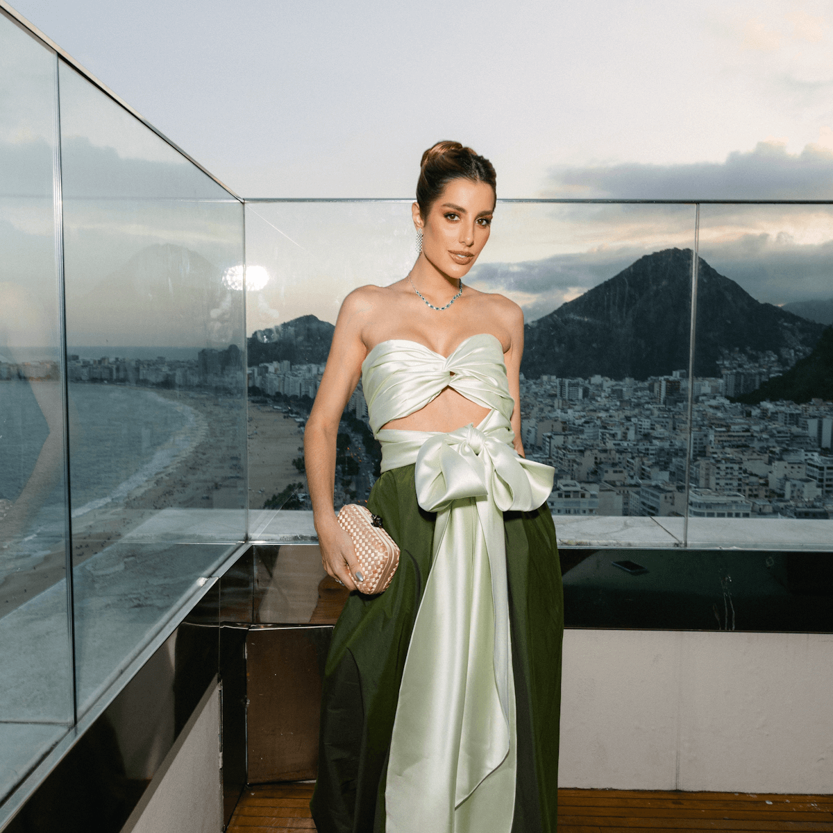 Fernanda de Biase usando joias Carla Amorim