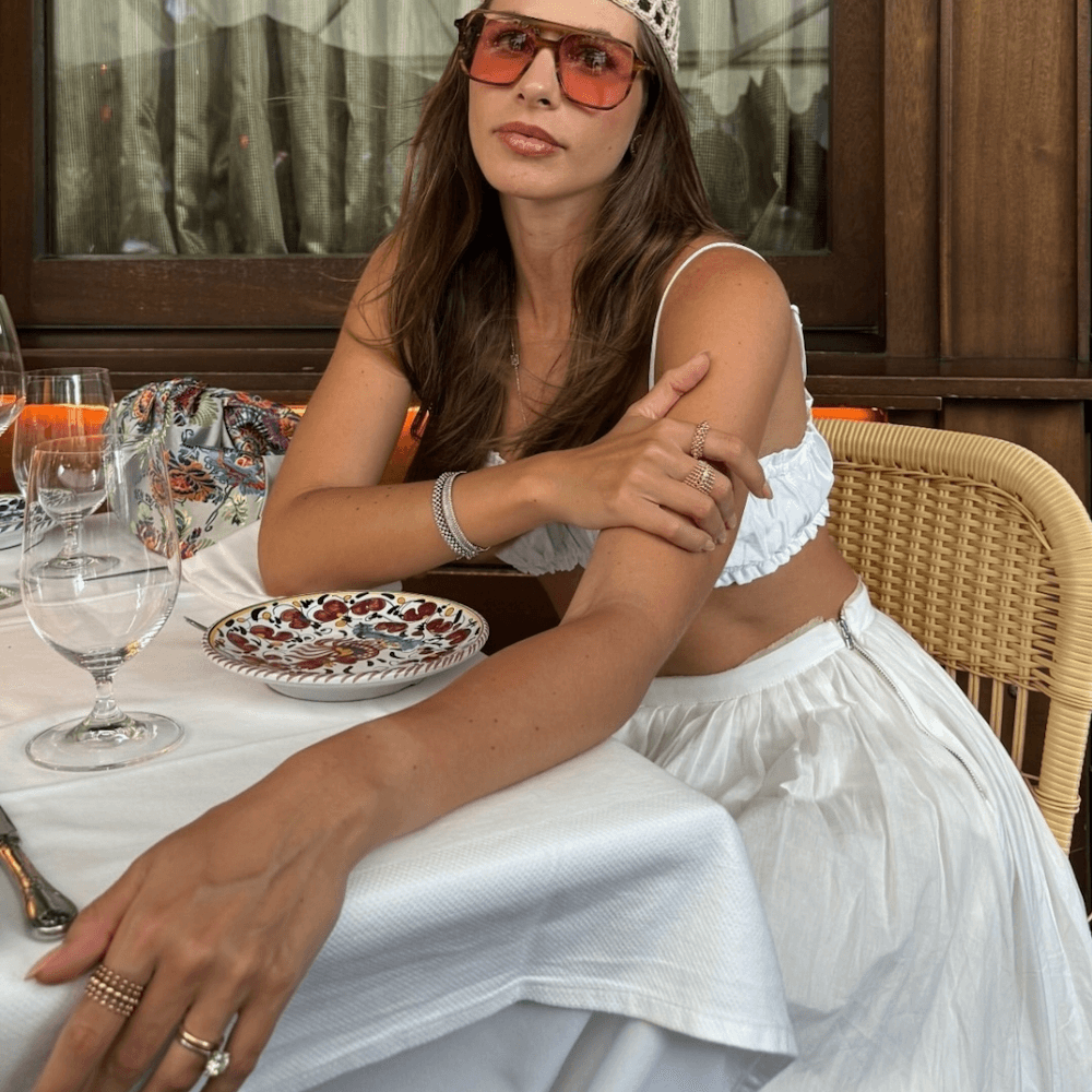 Stephanie Garcia usando joias Carla Amorim